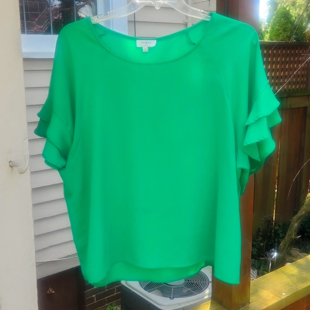 Beautiful Kelly Green blouse